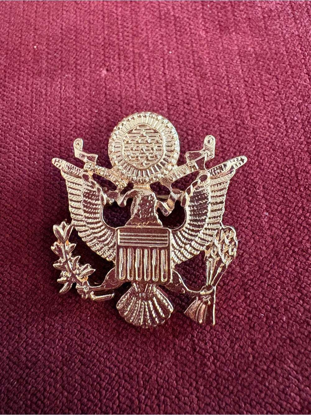 Never Used Vintage US Great Seal Bald Eagle Brooch Pin Gold Tone Patriotic Jewel
